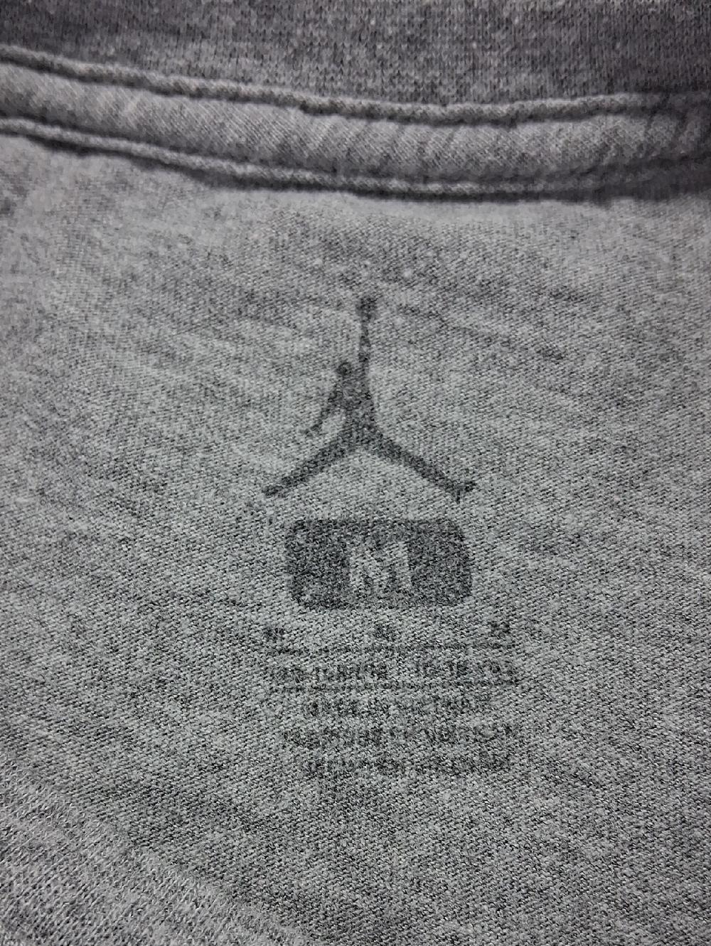 Boys Nike Tee Shirt Size Medium Heather Gray With Center Basketball Logo - Picture 2 of 4